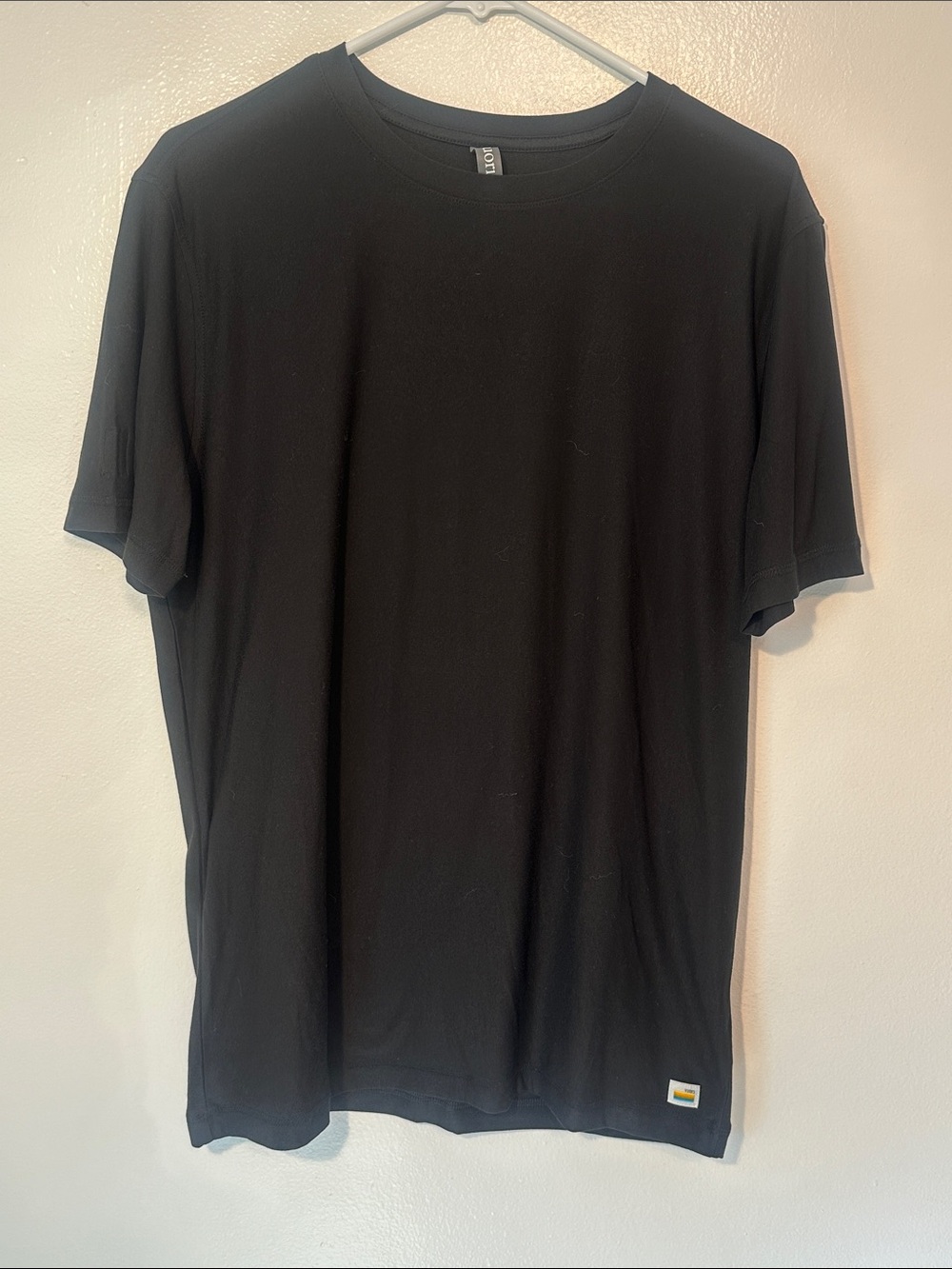 Vuori Men's Crew Neck T-Shirt Size Medium